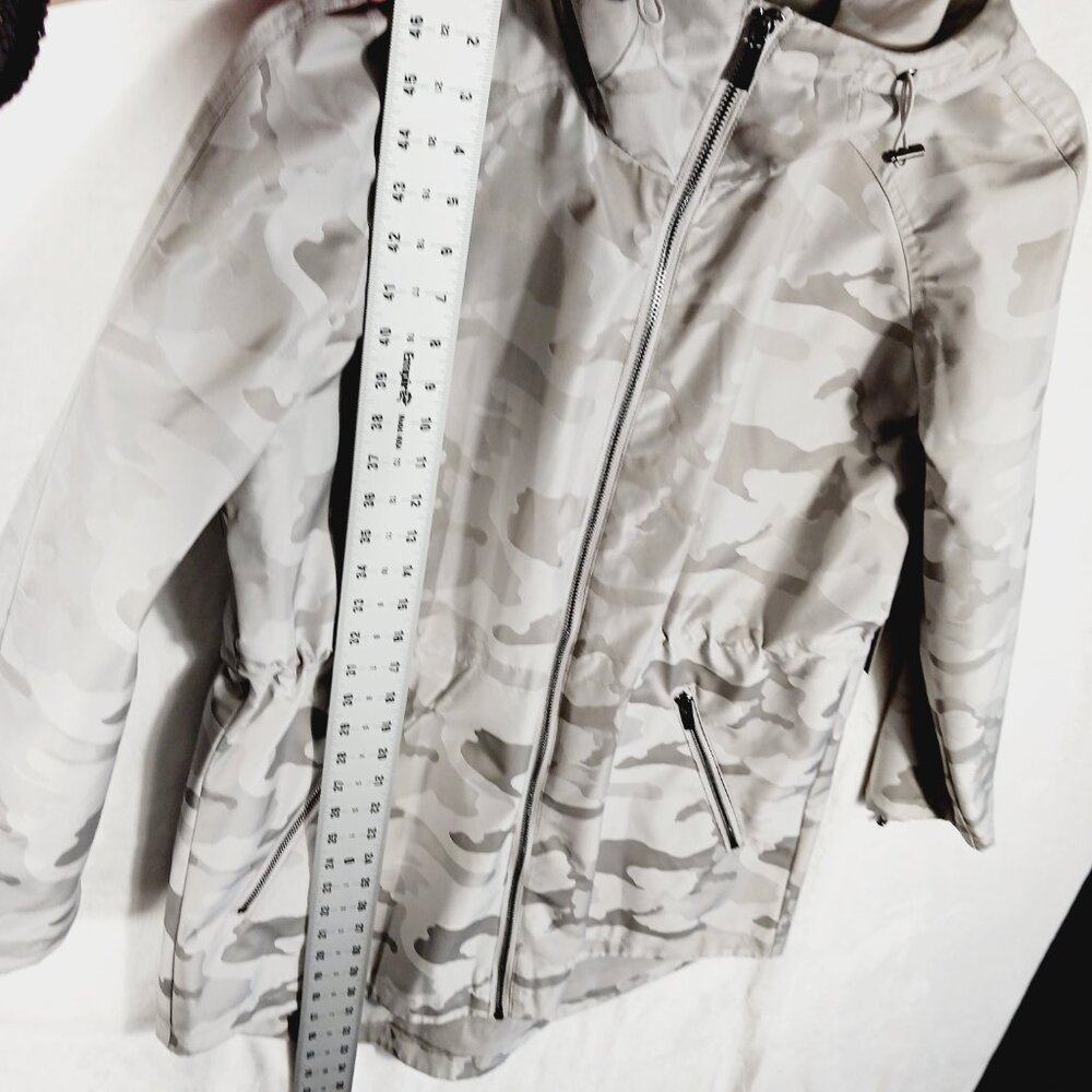 Chico's NWT Rain/Weather Jacket, Beige/Gray/Multi Camo, Size 1 U.S. 8/10 - Picture 12 of 16